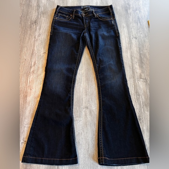 Silver Jeans Womens 32 x 31 Dark Wash Blue Denim Camden Rose Bell Bottom Flared. - Picture 7 of 14